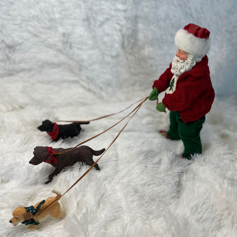 Clothtique Possible Dreams Santa Dog Walker Figurine Chrismas